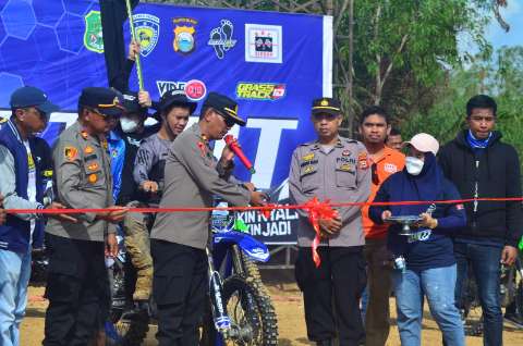 Ratusan Peserta Ikuti Chazazart Open Tournament Grasstrack dan Motorcross Bulucenrana