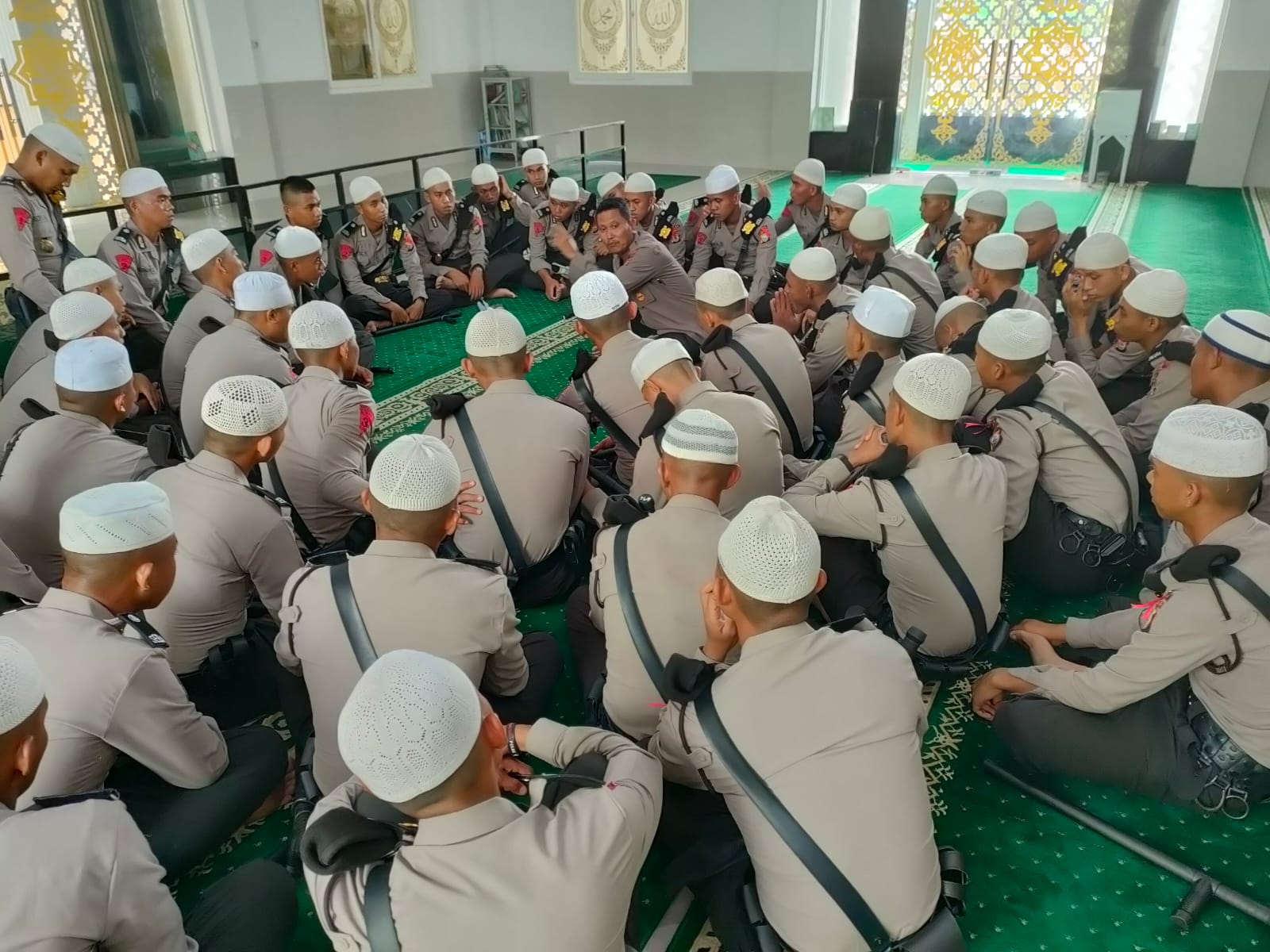 Usai Shalat Dzuhur Berjama’ah, Siswa Latja SPN Batua Polda Sulsel Terima Kultum dari Kabag OPS Polres Sidrap