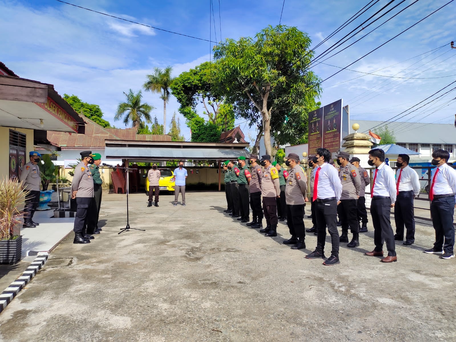 Personel Polsek Panca Rijang dan Koramil 1420-06 Gelar Apel dan Ngopi Bersama