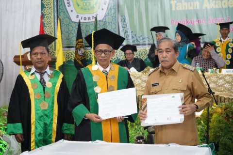 Hadiri Wisuda STAI DDI Sidrap, Bupati Dollah Mando Harap Wisudawan Manfaatkan Ilmu di Masyarakat