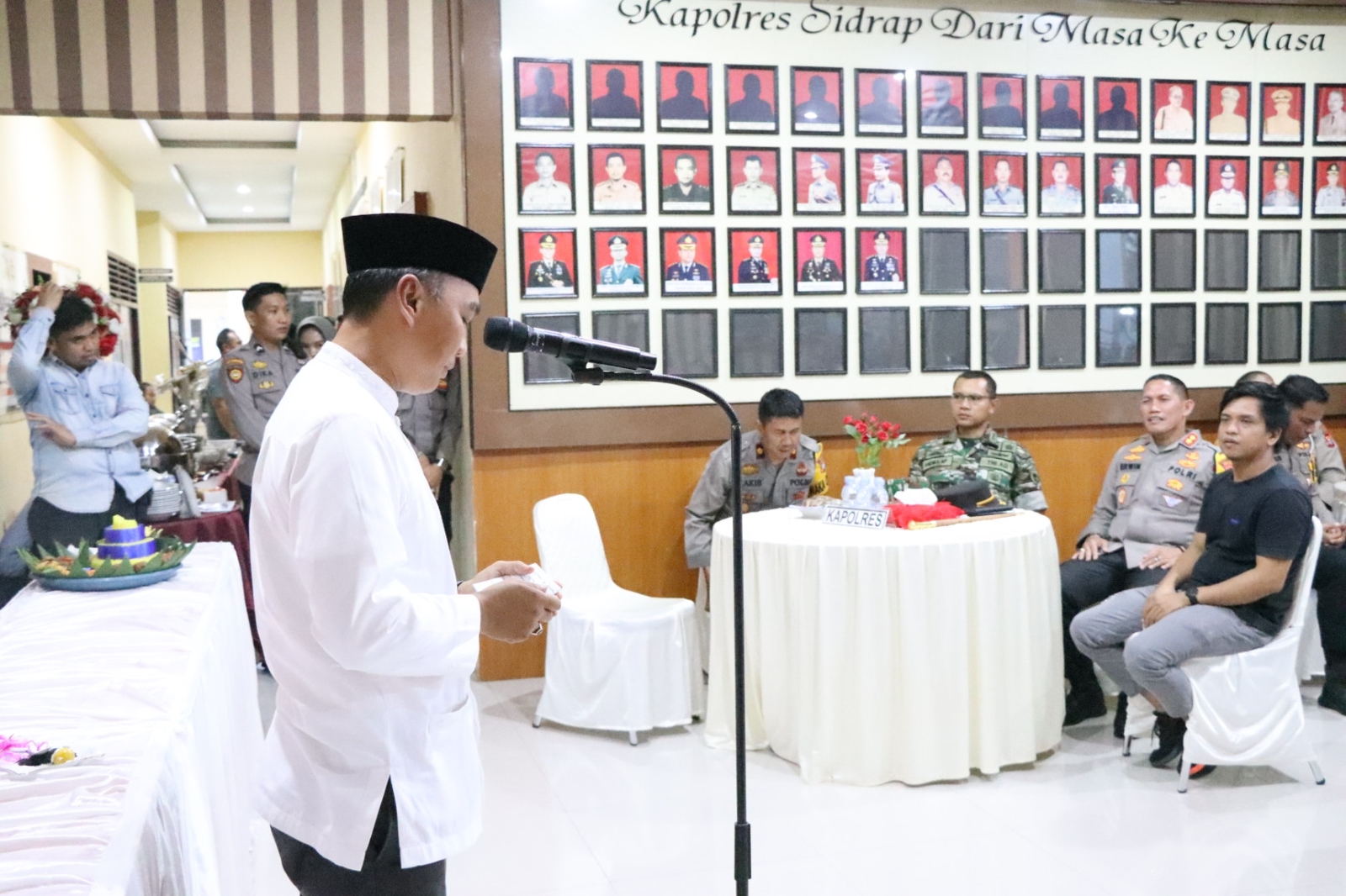 Kapolres Sidrap Melakukan Doa Bersama Akhir Tahun dan Penandatanganan Prasasti Renovasi