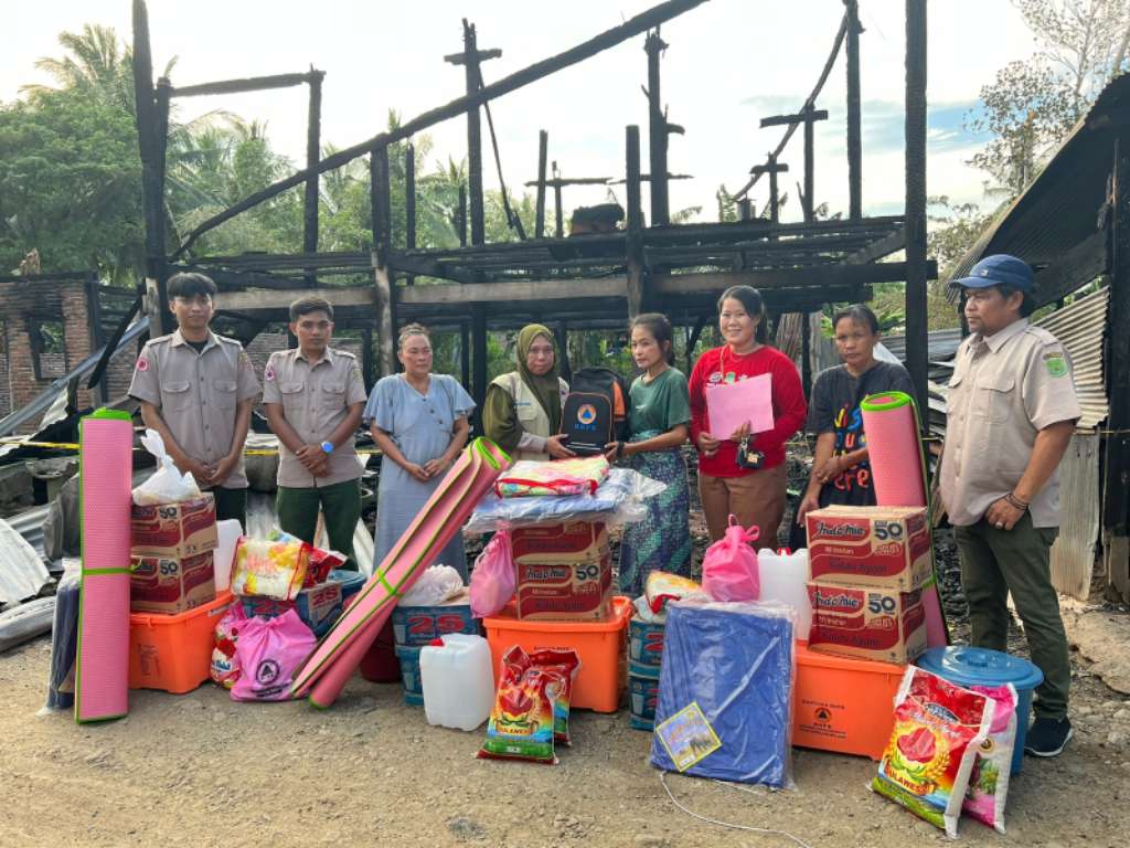 Korban Kebakaran di Kalosi Alau Terima Bantuan Pemkab Sidrap