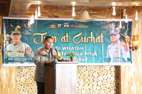 Di Kecamatan Dua Pitue, Kapolres Sidrap Sapa Masyarakat Lewat Program Jumat Curhat