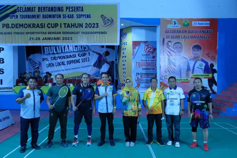 Buka Turnamen Badminton Demokrasi Cup, Suriasni : Ajang Perkuat Silaturahmi