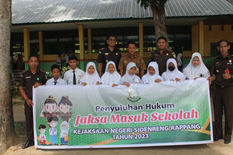 Program JMS Kejari Sidrap di SMPN 4 Dua Pitue Doktrin Siswa Tentang Hukum