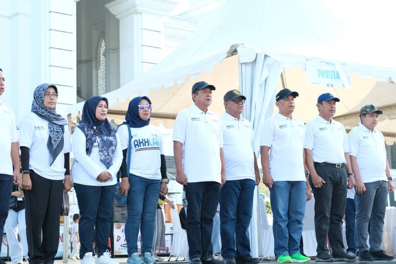 HUT BUMN, Ratusan Masyarakat Soppeng Ikuti Jalan Sehat