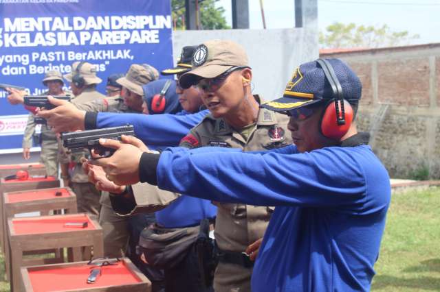 Lapas IIA Parepare Kolaborasi Brimob Batalyon Pelopor B Gelar Pembinaan Fisik Mental dan Disiplin Pegawai