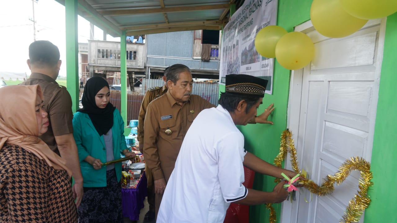 Bupati Sidrap Serahkan Bantuan RTLH ke-31 Baznas ke Warga Toddang Pulu