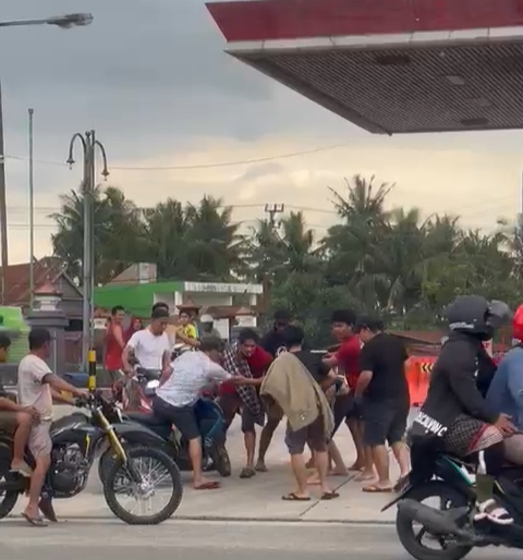 Viral,! Penangkapan Terduga Pelaku Narkoba di SPBU Lawawoi Sidrap Geger