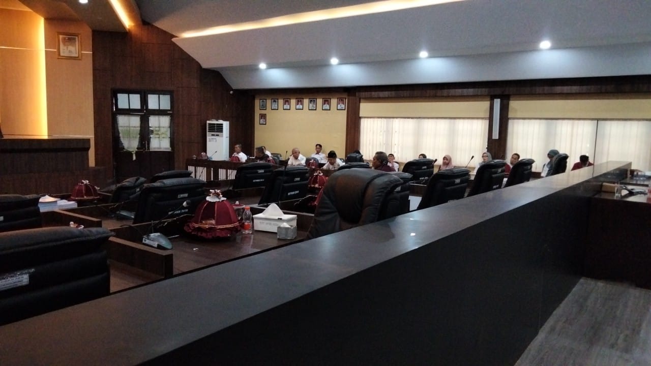 Ketua DPRD Lukman Pimpin Rapat Badan Anggaran DPRD Barru