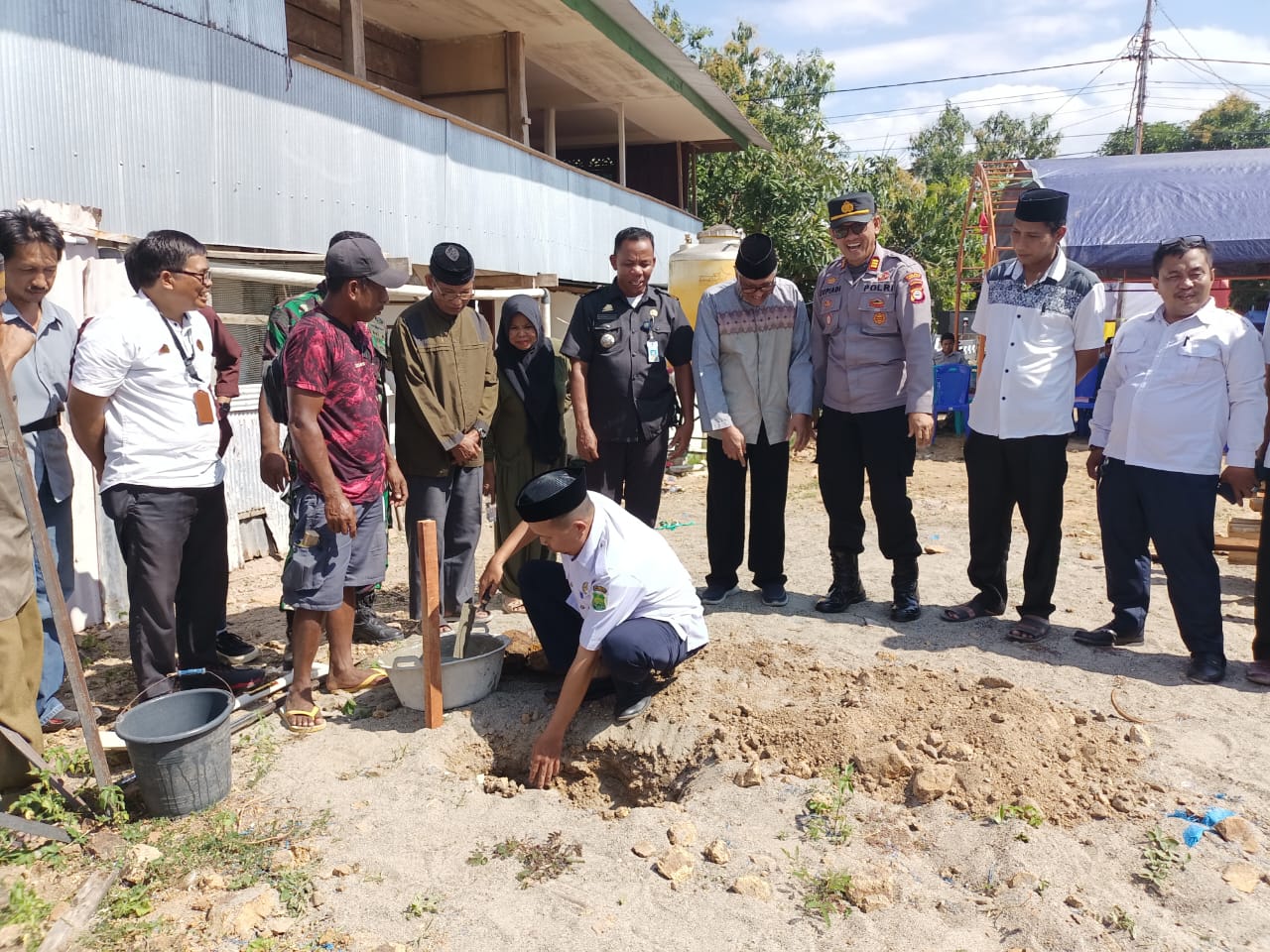 Kapolsek Panca Lautang Hadiri Peletakan Batu Pertama Pembangunan Mushollah RTQ Wanio