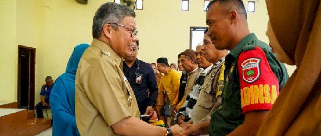 Walikota Parepare Berikan Insentif RT, RW dan Imam Masjid