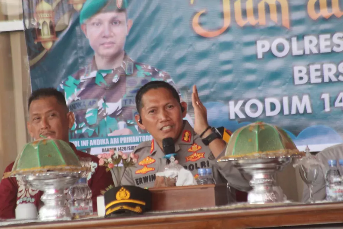 Jumat Curhat di Dua Pitue, Kapolres Sidrap Titip Pesan Moril Jaga Kondusifitas Jelang Pemungutan Suara di Pemilu 