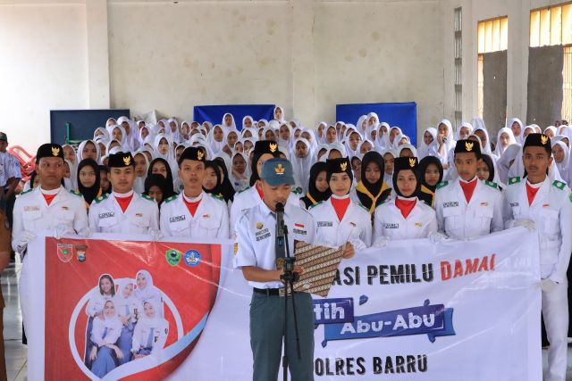 Hadiri Deklarasi Pemilu Damai Putih Abu-abu, Kapolres Barru Harap Siswa-Siswi Gunakan Hak Pilihnya