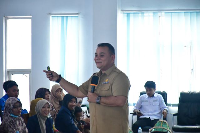 Narsum Dihadapan Mahasiswa, Pj.Bupati Sinjai Motivasi Majukan Pendidikan