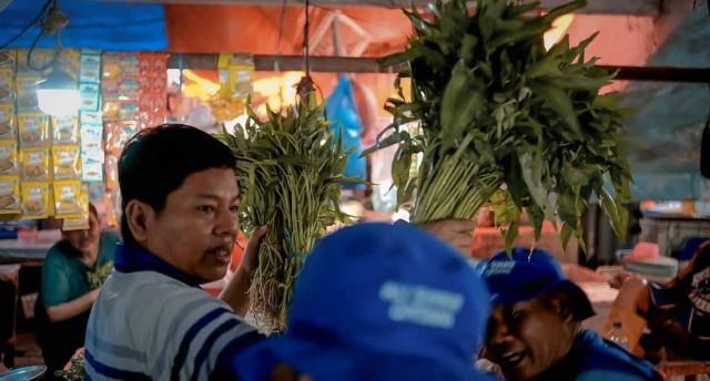 Akhiri Masa Kampanye di Pasar Sentral Pangkajene, H. Ali Syarif Borong Hasil Bumi Pedagang 