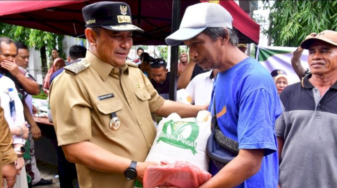 Warga Penerima Bantuan Pangan Berterimakasih kepada Pj Gubernur Sulsel