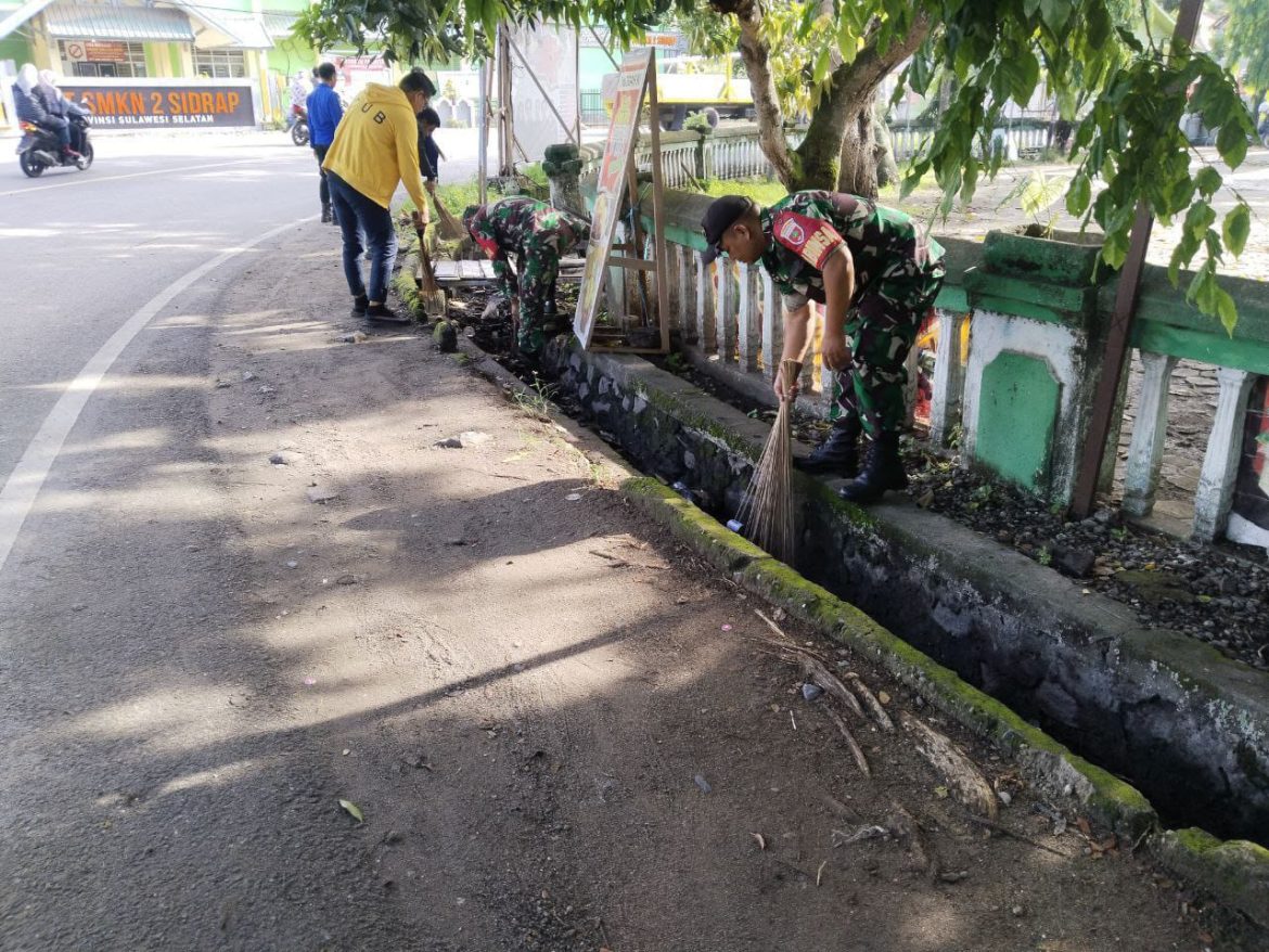 Peduli dengan lingkungan, Koramil 06/Panca Rijang kembali libatkan seluruh komponen masyarakat dalam giat karya bakti