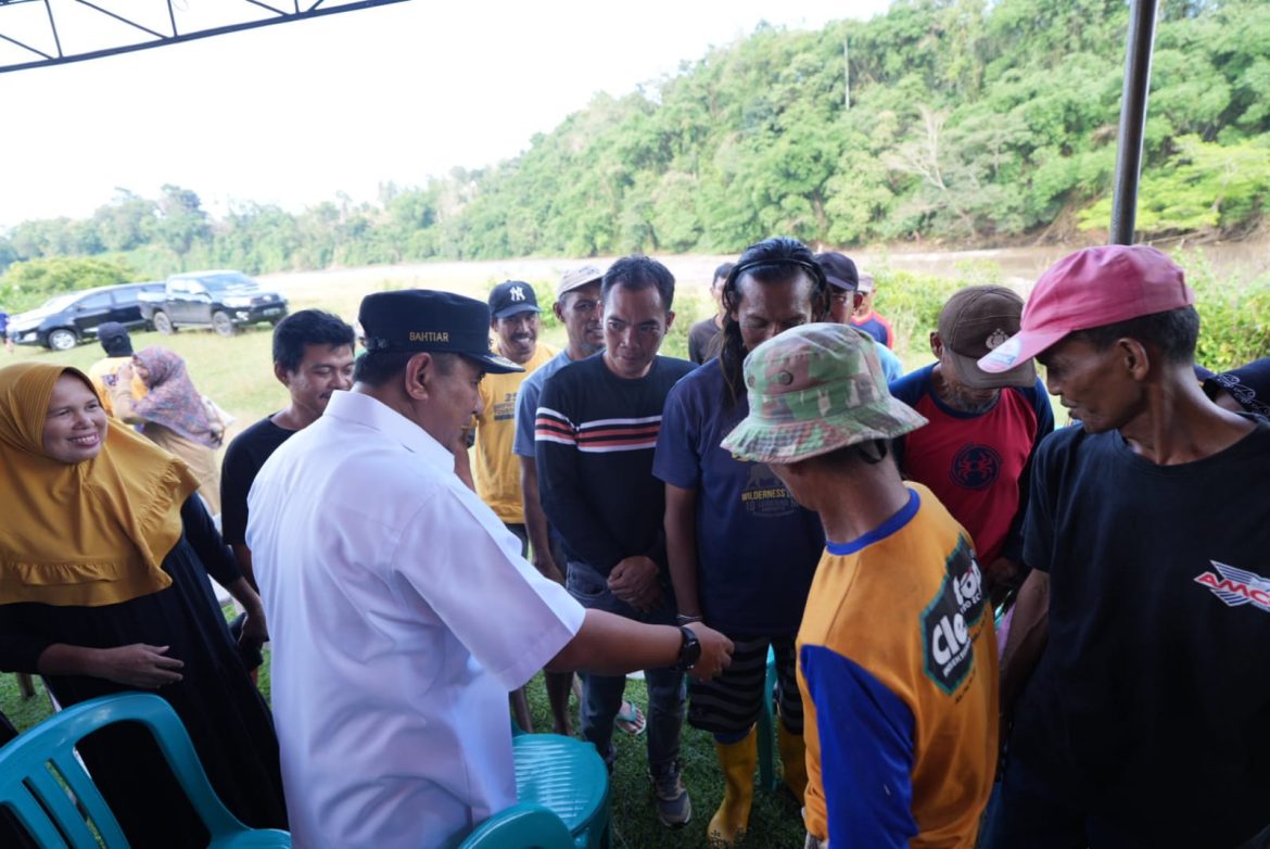 Ngobrol Santai di Pinggir Sungai, Pj Gubernur Bahtiar Sampaikan Potensi Bone sebagai Sentra Budidaya Sukun di Indonesia