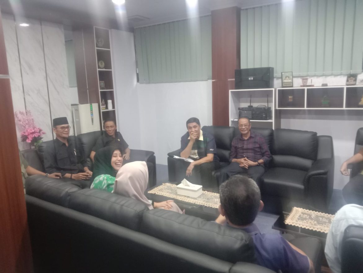 Kunjungan DPRD Sulsel Diterima Ketua Bapemperda DPRD Barru