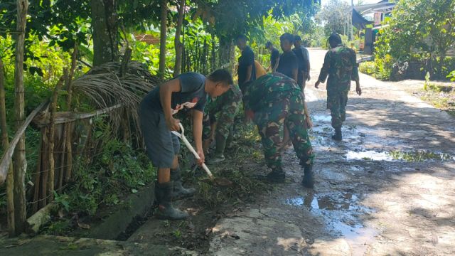 Personil Koramil 1419-01 Maiwa Melaksanakan Gotong Royong Dan Bersih-Bersih