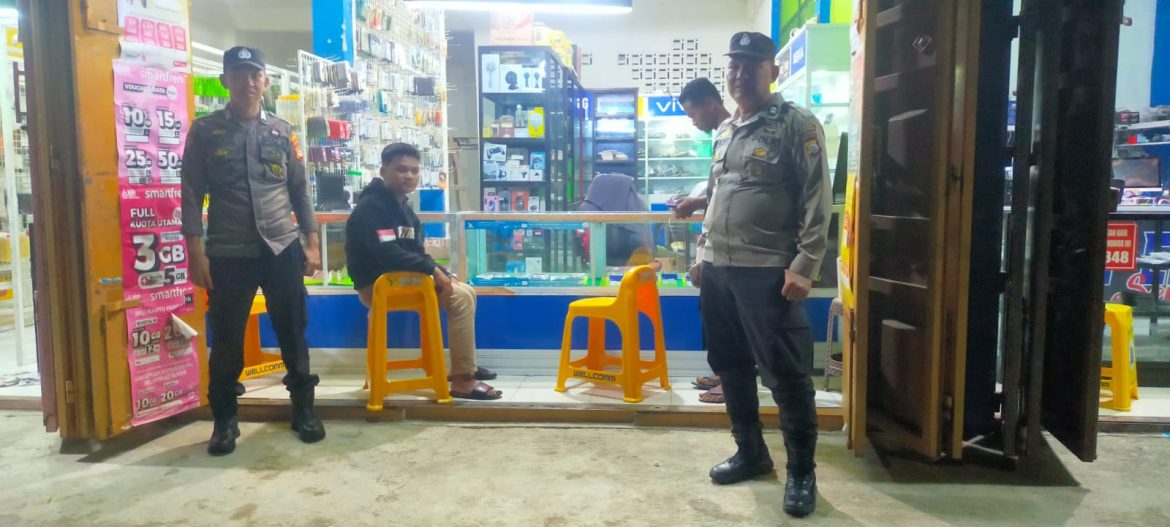 Ciptakan Rasa Aman Masyarakat, Personil Polsek Maiwa Tingkatkan Patroli Blue Light