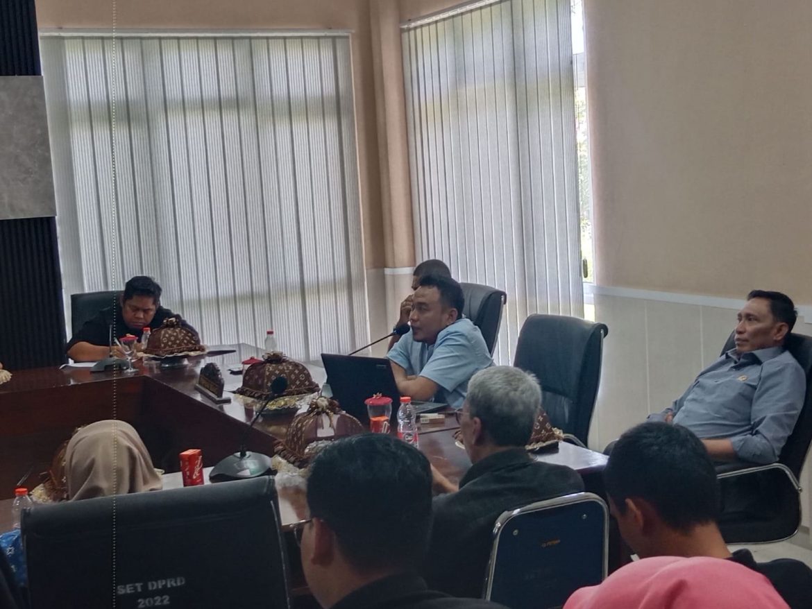 Konsultasi Publik Ranperda Inisiatif DPRD Barru, Ketua Pansus : Kita Bahas Pengelolaan Sampah