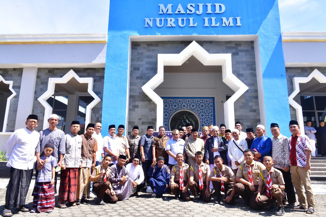 Pj Gubernur Sulsel Lakukan Peletakan Batu Pertama Pembangunan Menara Masjid Nurul Ilmi Himal SMPPSMADAGA Bone