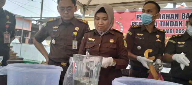 Kejaksaan Sidrap Musnahkan 869 Gram Sabu dan 89 Butir Pil Ekstasi