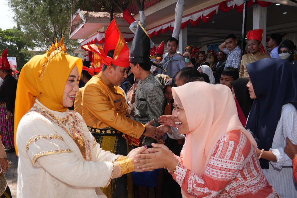 Hadiri Peringatan HUT Jeneponto, Pj Ketua TP PKK Sulsel Serahkan Sejumlah Bantuan