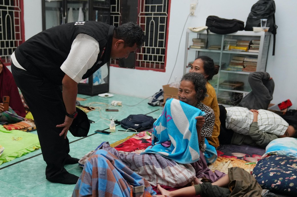 Pj Gubernur Sulsel Kunjungi Titik Banjir Terparah di Luwu