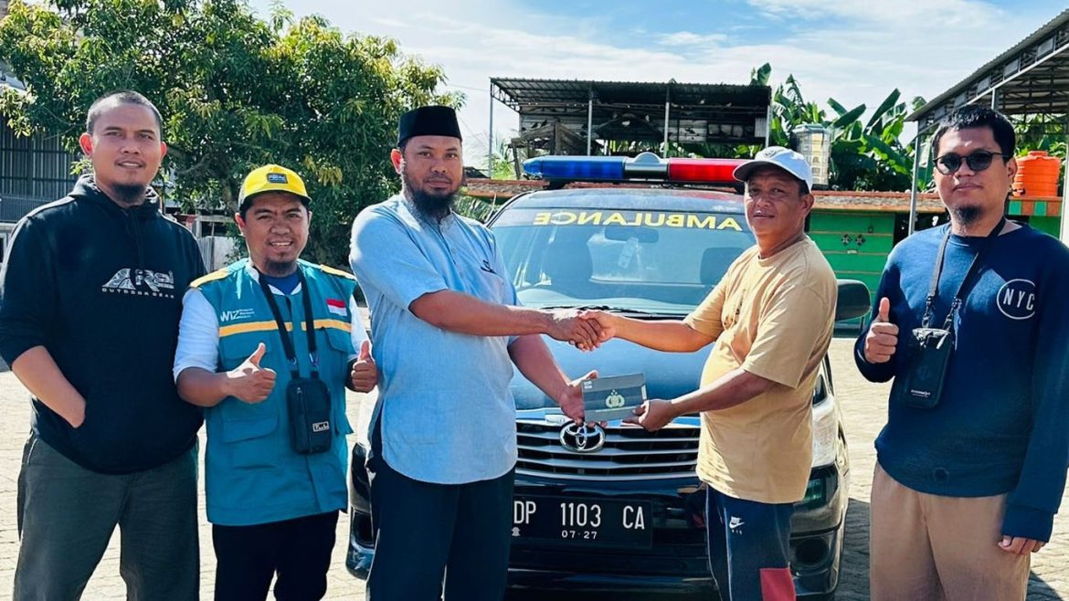 Percepat Penanganan Banjir Enrekang, H. Zulkifli Zain Bantu Ambulans dan Uang Tunai