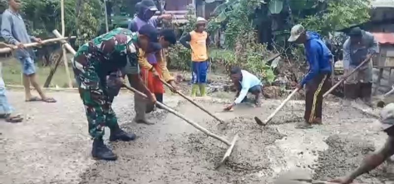 Jalanan Rusak Berat, Warga Congko dan Ceppaga Swadaya Perbaiki Jalan Bersama 