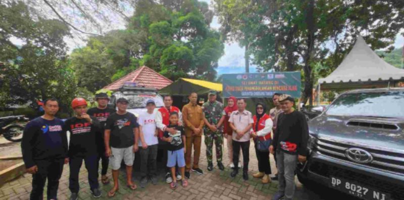 Pj. Bupati Enrekang Mendampingi Ketua Satgas Bencana Melepas Rombongan IKA Unhas dan Off-Road IOP Pengcab Distribusi Logistik Dampak Bencana Banjir