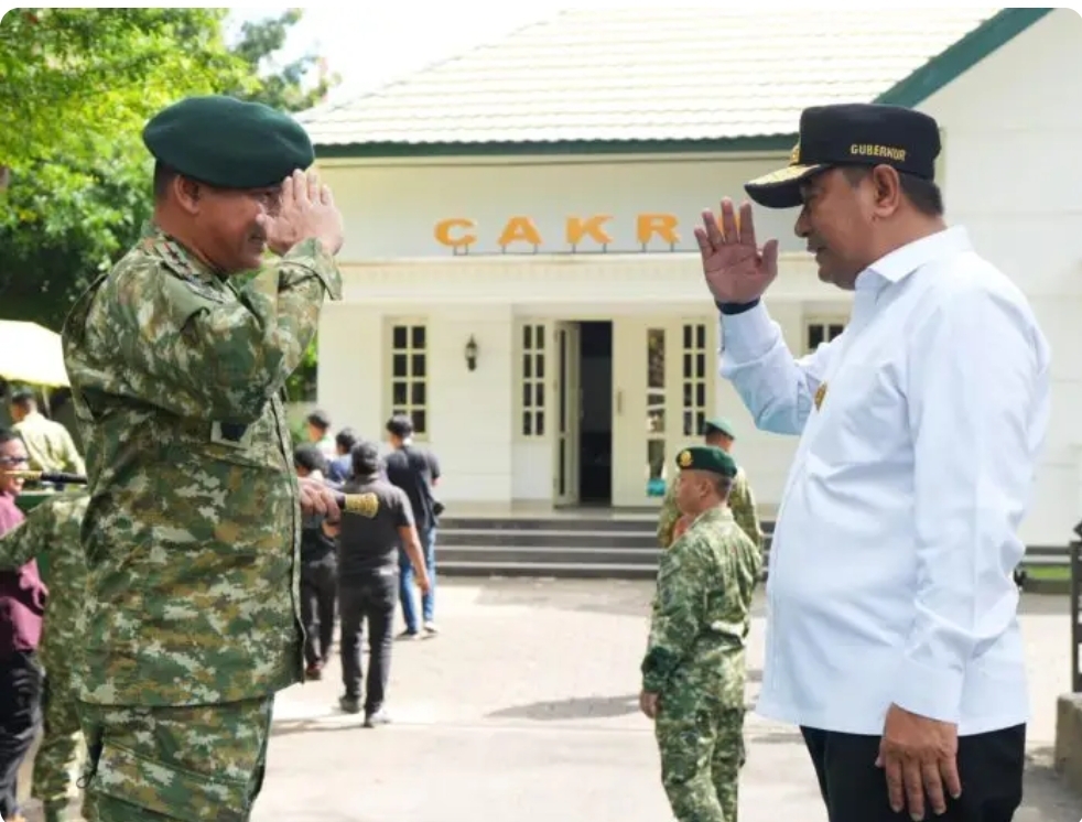 Pj Gubernur Sulsel dan Pangdiv 3 Kostrad Lepas 10 Truk Bantuan untuk Korban Banjir di Luwu