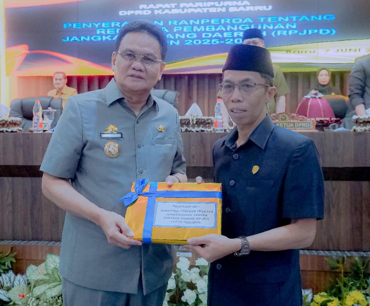 Ketua DPRD Lukman Pimpin Rapat Paripurna Ranperda RPJPD Barru