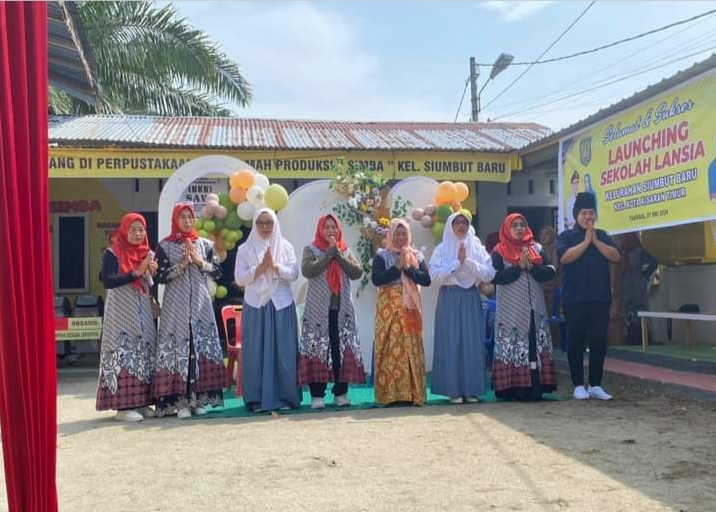 Camat Kota Kisaran Timur Mengapresiasi Inovasi Sekolah Lansia Kelurahan Siumbut Baru