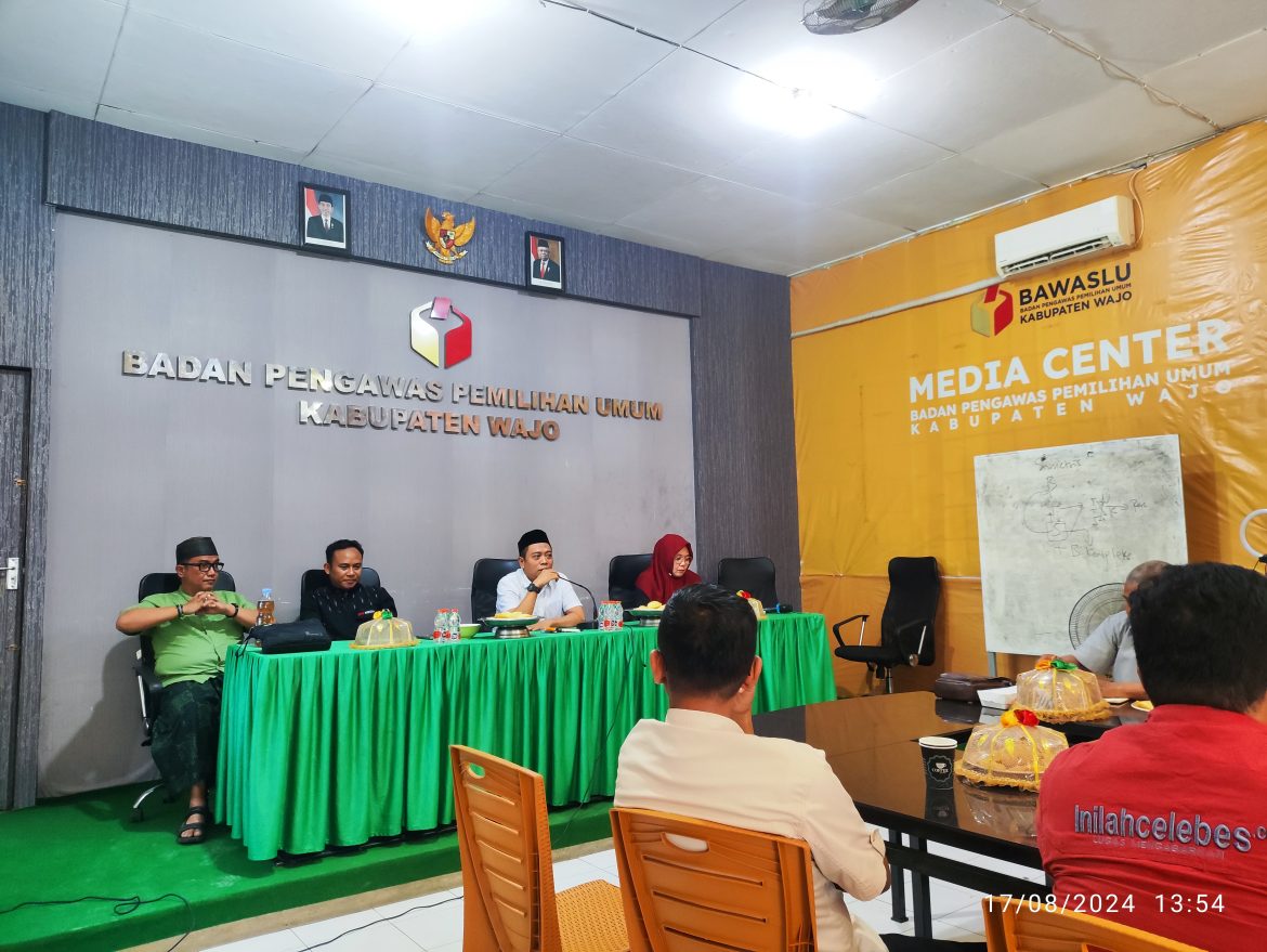 Bawaslu Wajo Gelar Pelatihan Pemberitaan Terhadap Panwascam dan Sekretariat 