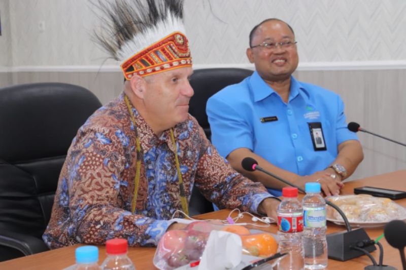 Kunjungan Mission Director Jeff Cohen, Dirut Entis Paparkan Progres GIS