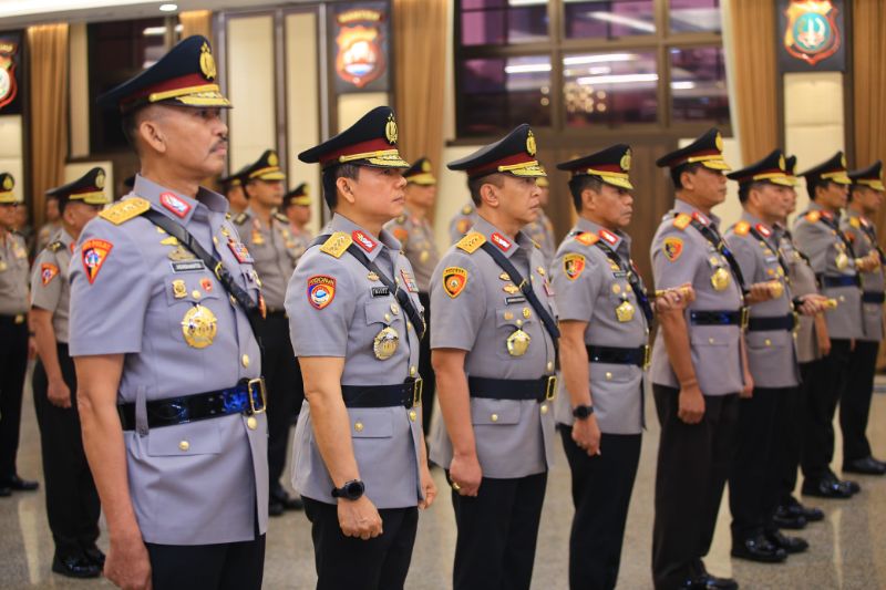 Termasuk 2 Jabatan Baru Mabes Polri, Kapolri Lantik Sejumlah Kapolda dan Pengukuhan Pati