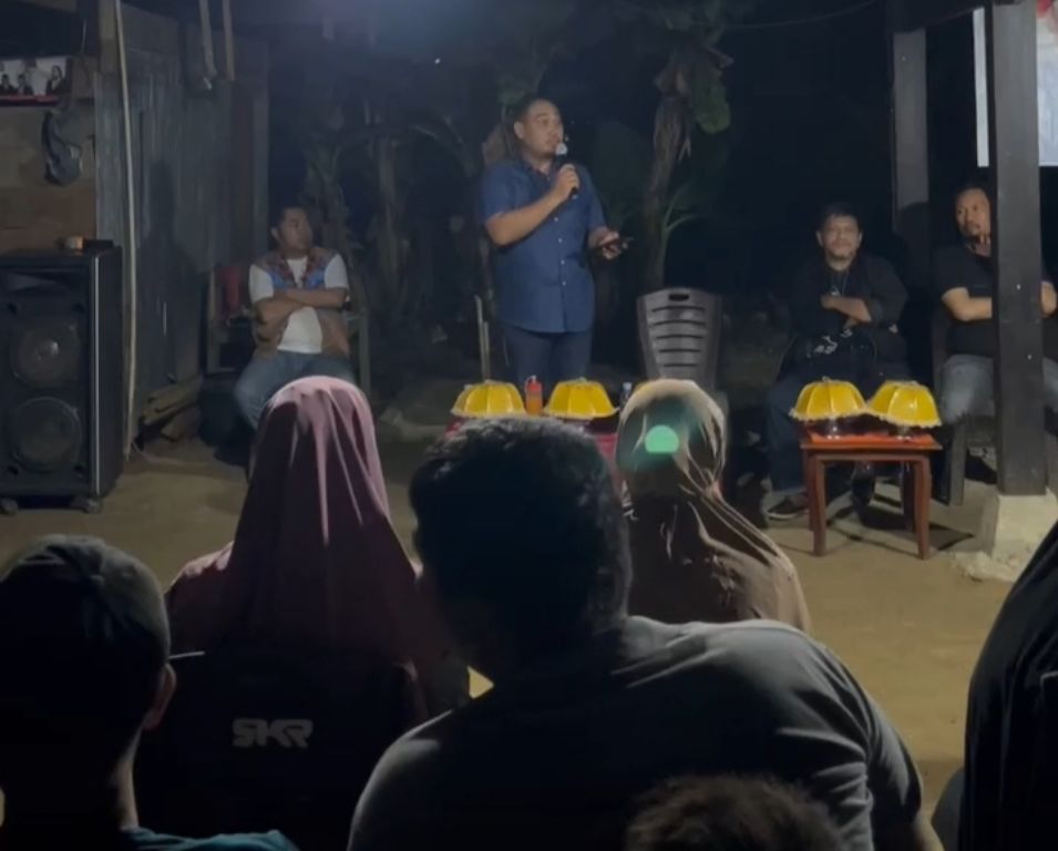 Ratusan Warga Antusias Hadiri Kampanye Dialogis Calon Bupati Dony di Desa Abbokengeng