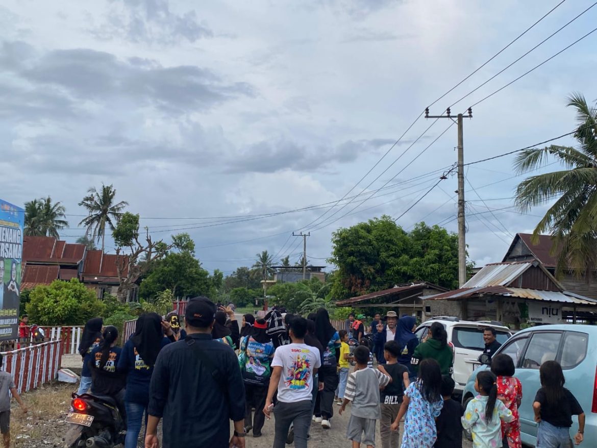 Blusukan di Desa Damai, Masyarakat Titip Harapan Besar pada Pasangan Sarkana’ah untuk Kabupaten Sidrap