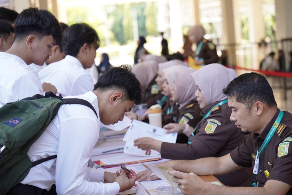 Ingatkan Peserta Tak Percaya Oknum Mafia CPNS, Kajati Sulsel: Kejaksaan Butuh Orang Berintegritas