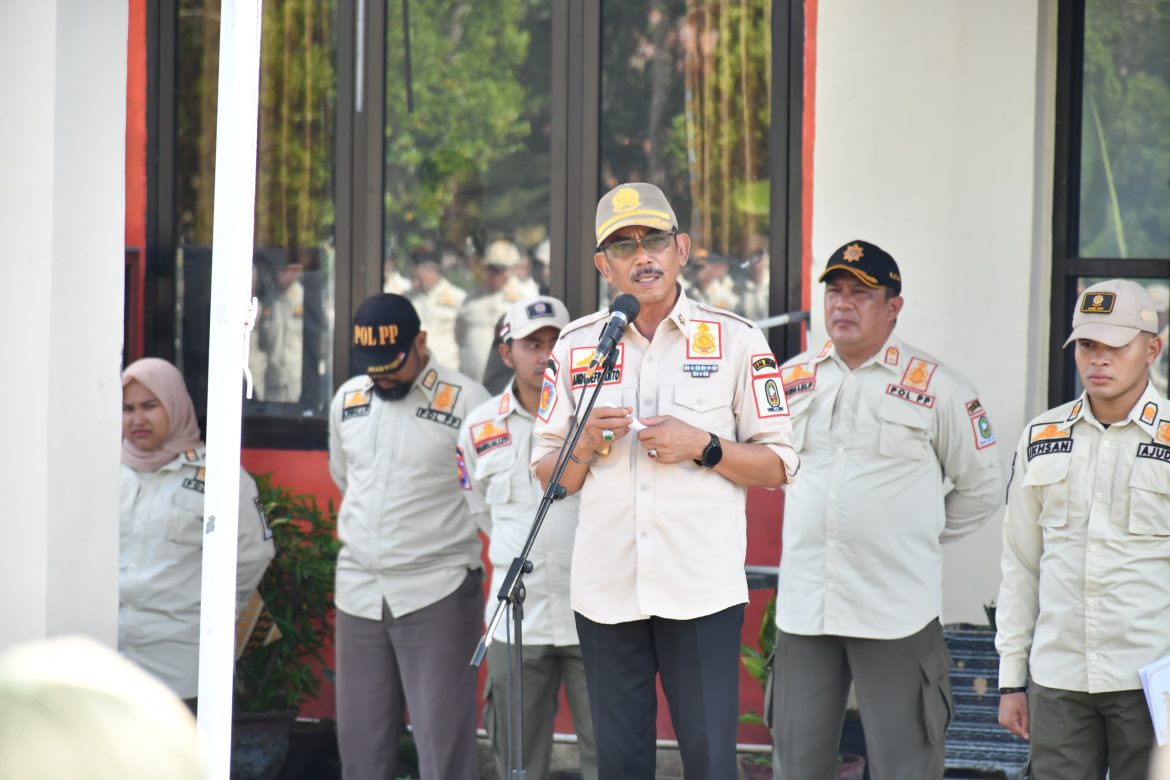 Satpol PP dan Damkar Sinjai Gelar Apel Gabungan, Pj Bupati: “Tegakkan Disiplin, Wujudkan Keamanan”