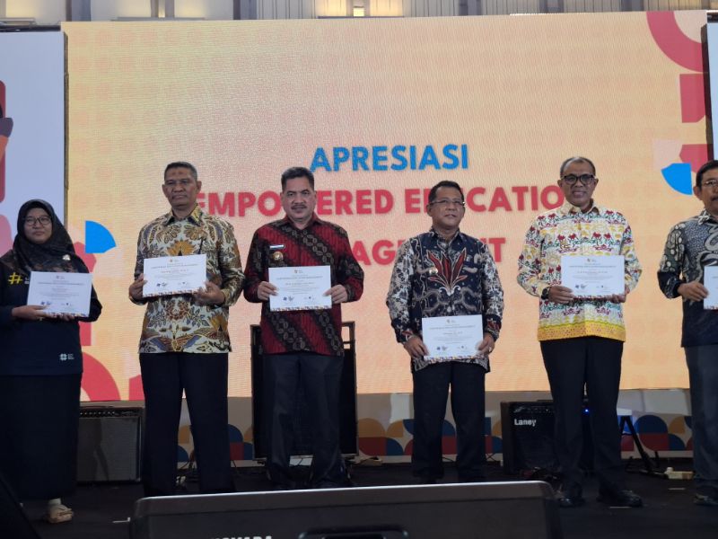 Program Peningkatan Pendidikan, Pj.Bupati Sidrap Raih Penghormatan MS Awards Kategori Empowered Education Management