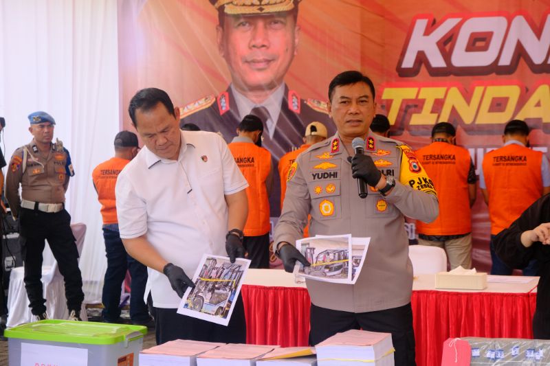 Kapolda Irjen Yudhiawan Pimpin Press Release Penanganan Kasus Tindak Pidana Korupsi di Sulawesi Selatan