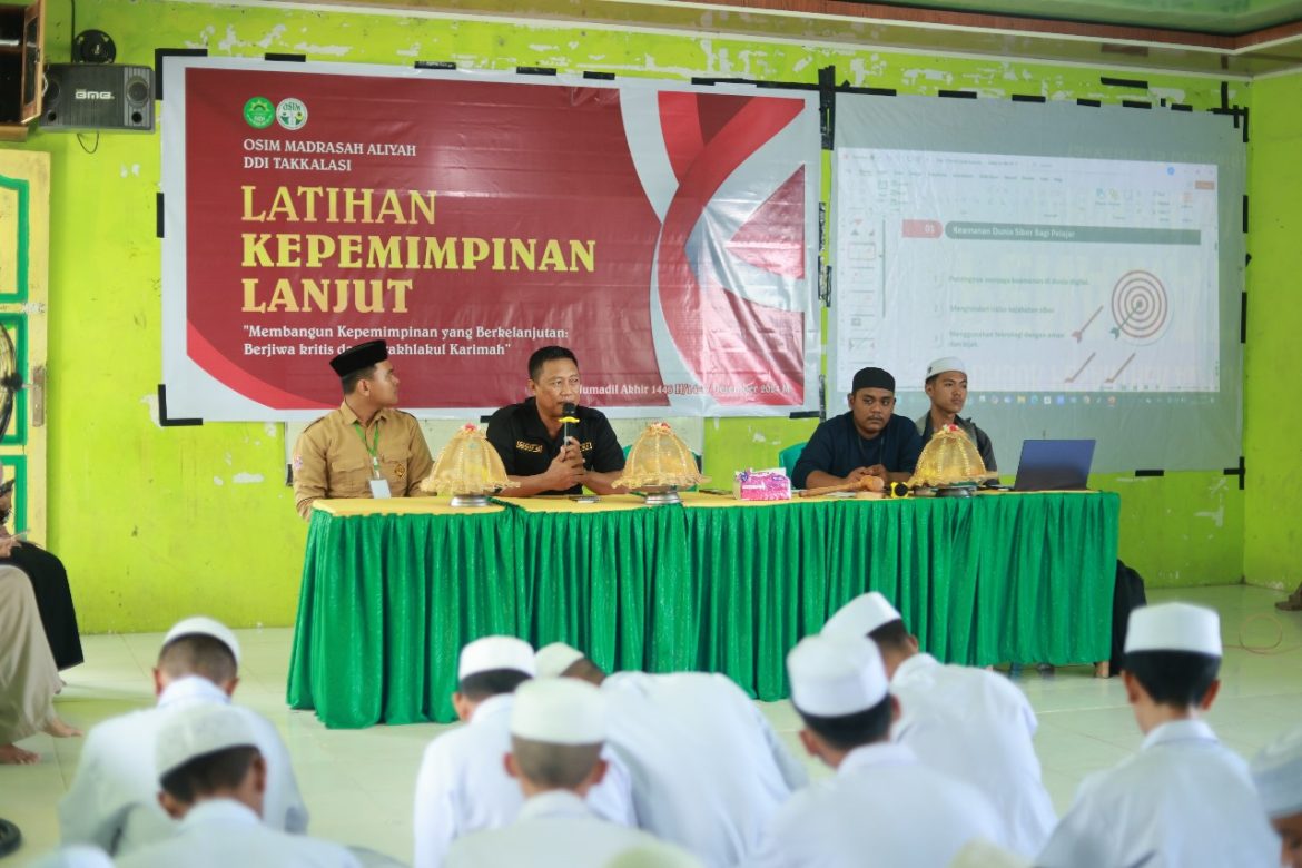 Humas Polres Barru Gelar Sosialisasi Keamanan Dunia Siber Bagi Santri di Pondok DDI Mangkoso Soppeng Riaja