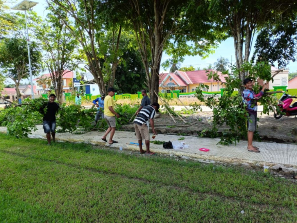 Lurah Belawa Ajak Warga Perindah Lapangan Batara di Menge Kecamatan Belawa, Wujudkan Gotong Royong