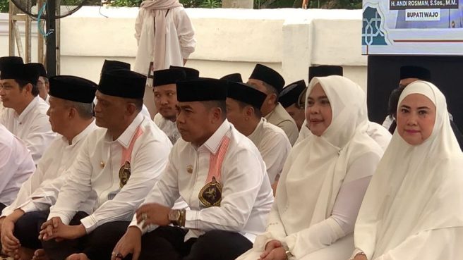 Bupati dan Wakil Bupati Wajo duduk bersama jajaran Forkopimda dalam dzikir peringatan satu tahun kepemimpinan Ar-Rahman.