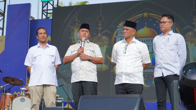 Bupati Wajo Andi Rosman memberikan sambutan saat pembukaan Wajo Ramadan Expo 2026 didampingi Ketua Kadin, Wakil Bupati, dan Ketua HIPMI.